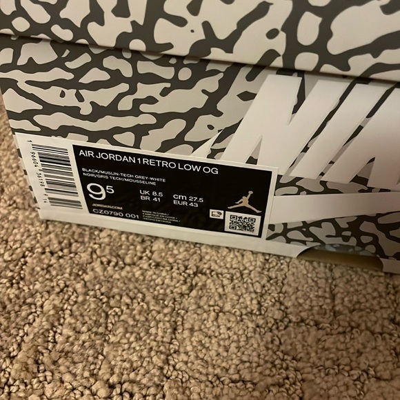 NEW - men’s size 9.5 Nike Air Jordan 1 Retro Low OG - Picture 5 of 5